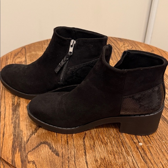 Bzees Lifestride Black Ankle Booties Comfortable and Washable for Women Size 6.5 - Picture 1 of 9